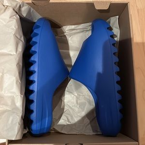 BLUE YEEZY SLIDE